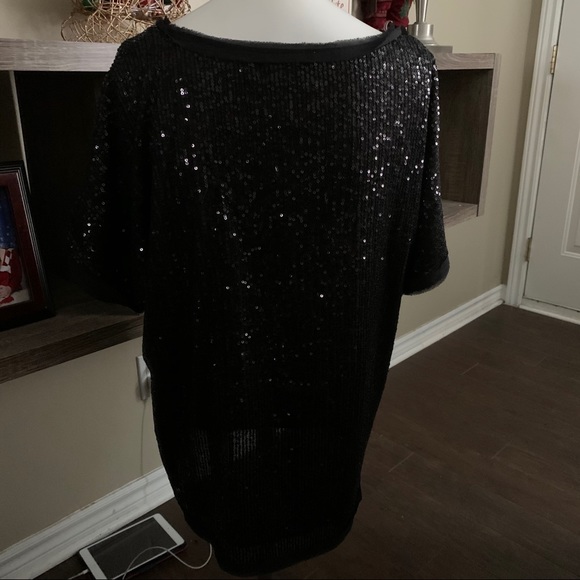 Entro Holiday Sequin Top - Picture 2 of 7